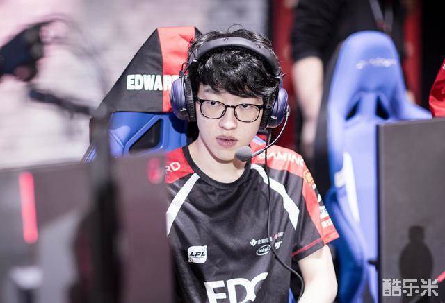 一个挣扎时 一个挣扎时