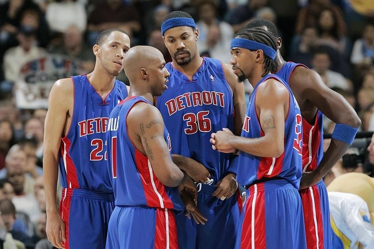 一个吸引人 一个吸引人